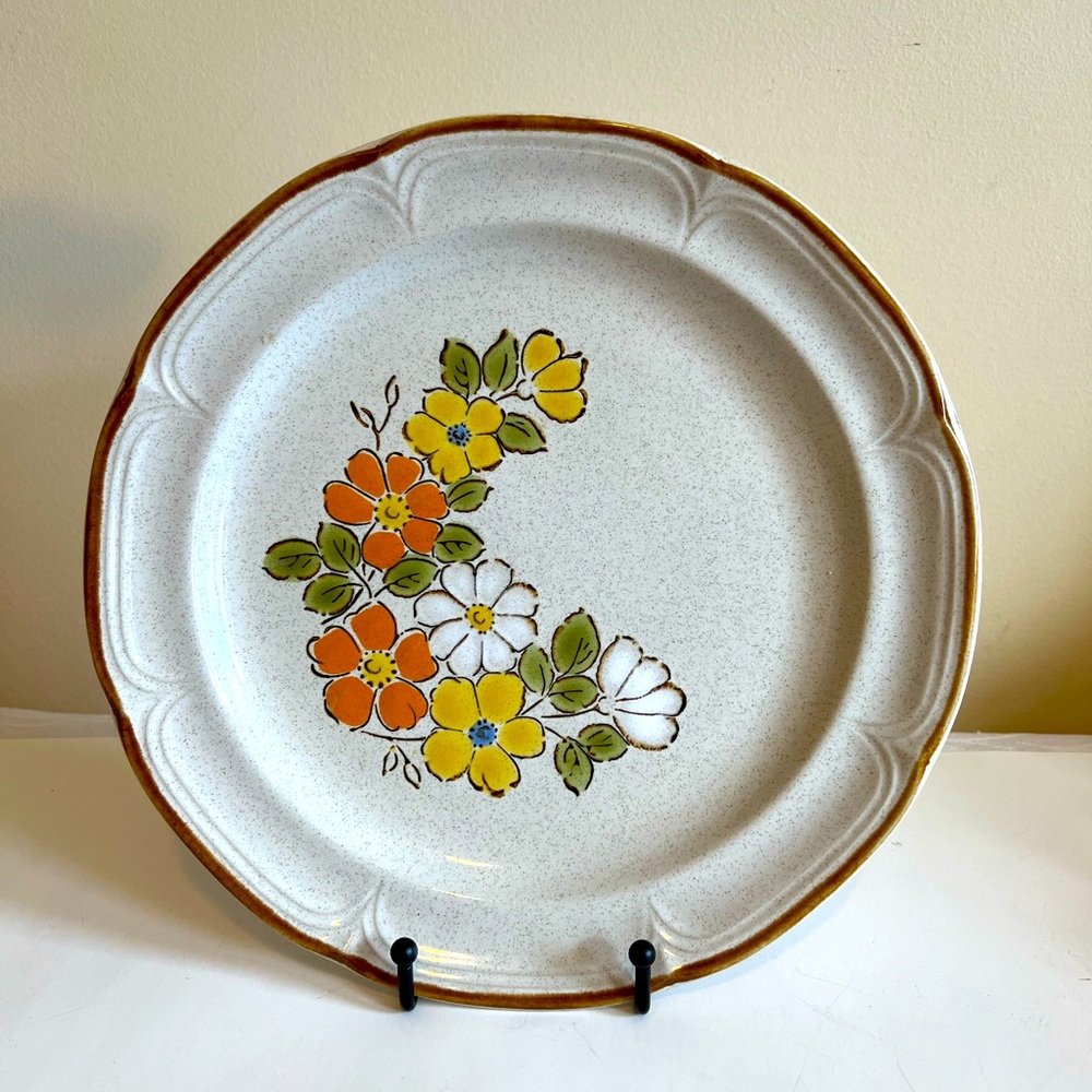 One Hearthside Baroque Spring Garden 10.5” Plate 1970’s Hand painted EUC